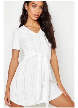 Базовое плотное платье футболка в полоску с вшитым поясом