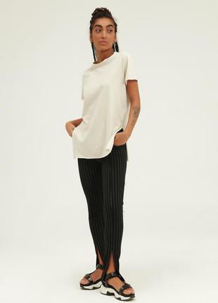 Футболка с круглым вырезом и боковыми разрезами quzu 20y18724-004