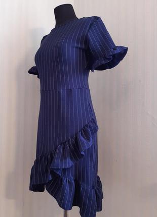 Ассиметричное платье в полоску с рюшами, оборками boohoo3 фото