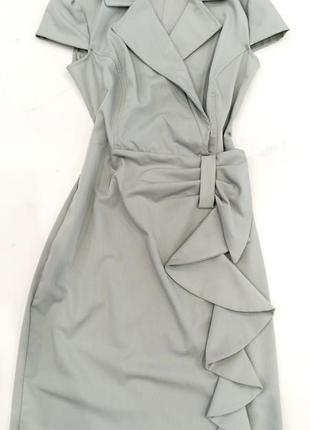 Платье женское стильное светло- серое  облягающее4 фото