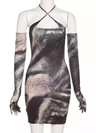 Облягаюча сукня коротка з рукавичками відкритими плечима абстрактним принтом