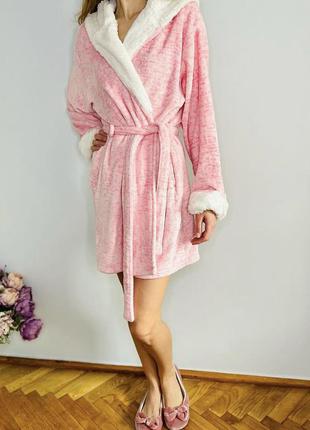 Рожевий плюшевий теплий  халат з капюшоном3 фото