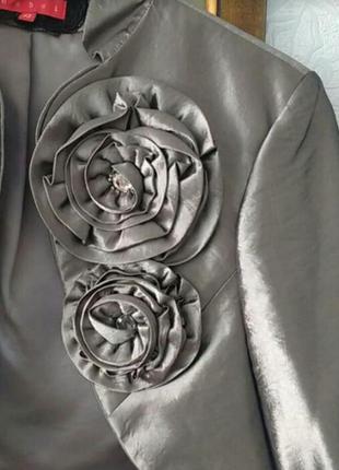 Красивое болеро светлого стального цвета с декором розы,2 фото