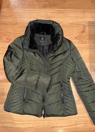 Курточка осенняя