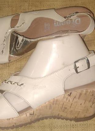 39р-25.8 кожа босоножки новые dream by fly flop made in italy