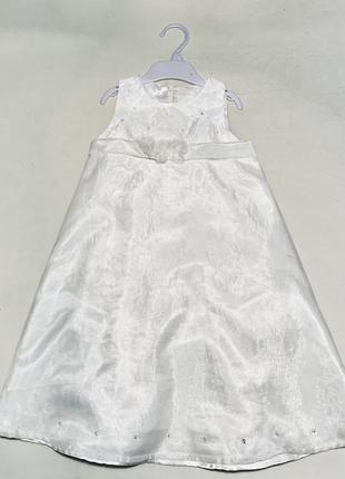 Платье праздничное карнавальное жемчужно-белое декорировано бусинами ехit (испания)1 фото