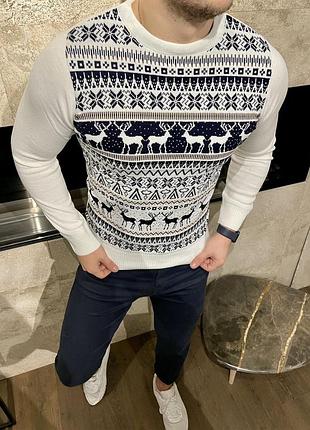 Свитер с оленями