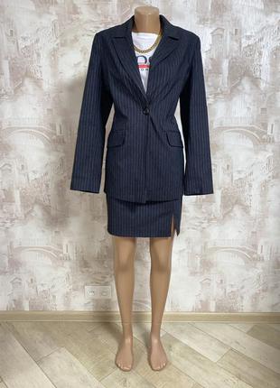 Серый костюм в полоску с юбкой,мини юбка с разрезом,приталенный жакет(025)2 фото