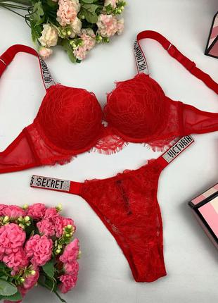 Комплект victoria’s secret трусы + лифчик кружевной красный9 фото