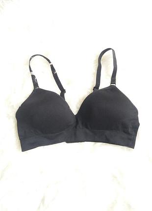 Чорний спортивний бюстгальтер з чашками
