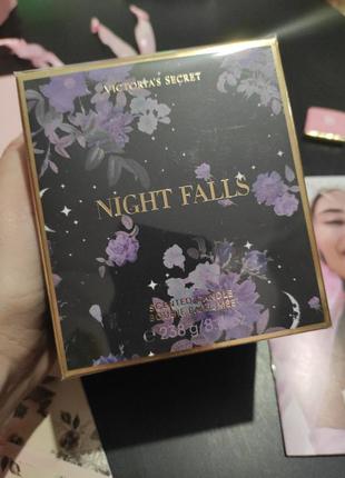 Ідея для подарунка 🎀 шикарна парфумированная свічка night falls 💕victorias secret вікторія сікрет вікторія сікрет оригінал3 фото