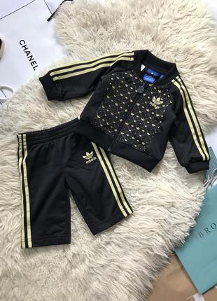 Спортивный костюм с лампасами adidas