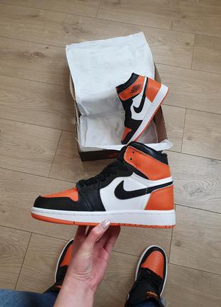 Високі шкіряні кросівки жіночі кольорові nike air jordan 1 retro найк аїр джордан 18 фото