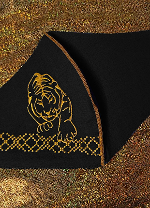 Маска з вишивкою