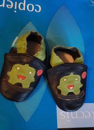 Шкіряні чешки дитячі moomajin 11 см на 6-9 місяців нові