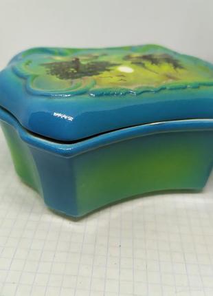 Керамическая шкатулочка.