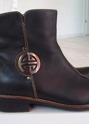 (36р-23см)демісезонні черевики,натуральна шкіра.італія