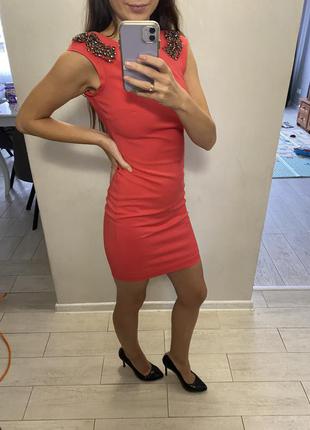 Плаття кольору фуксія