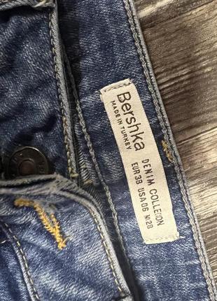 Джинсы с потертостями bershka2 фото