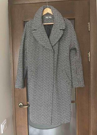 Пальто демисезон красивое дизайнерская работа  m -l