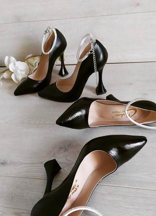 Шикарные туфли лодочки каблук рюмочка нарядные