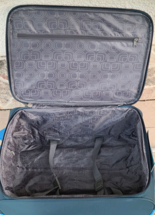 Легкий надежный чемодан на 2 -х колесах5 фото