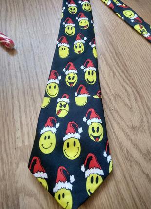 Новогодний праздничный галстук со смайлами