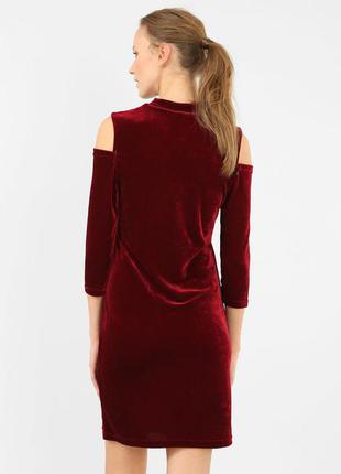 Велюрову сукню відкриті плечі