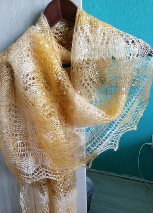 Красивый и стильный оригинальный оренбургский палантин