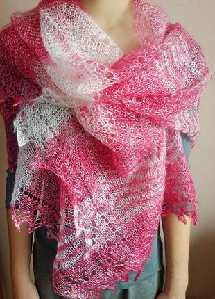 Красивый и стильный оригинальный оренбургский палантин