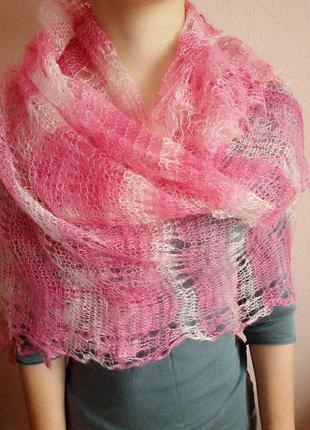 Красивый и стильный оригинальный оренбургский палантин