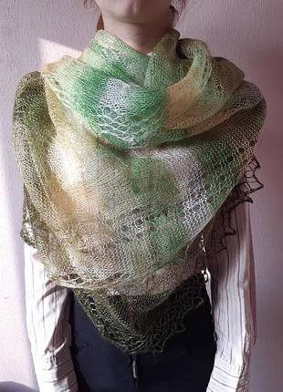 Красивый и стильный оригинальный оренбургский палантин