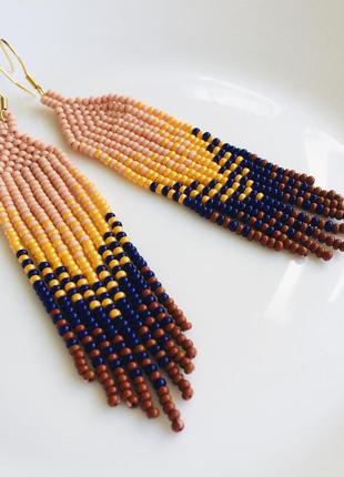 Бежево-коричневые серьги бахрома из бисера4 фото