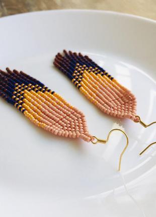 Бежево-коричневые серьги бахрома из бисера2 фото