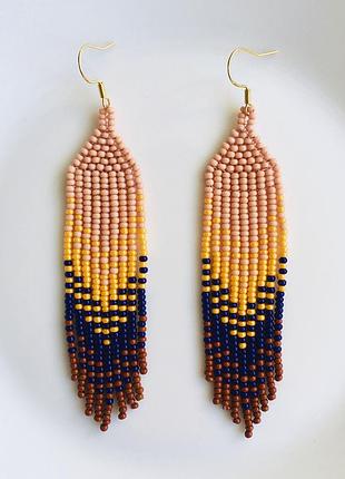 Бежево-коричневые серьги бахрома из бисера9 фото