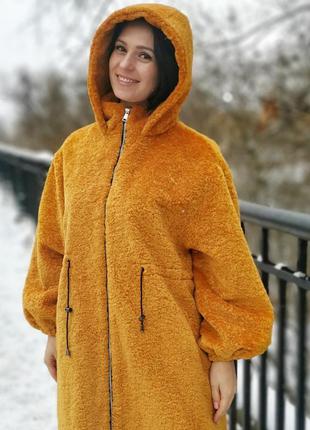 Шуба пальто з хутра еко овчини з капюшоном довге, жовте, приталене з поясом1 фото