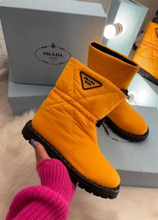 Женские дутики prada quilted nylon snow boots orange