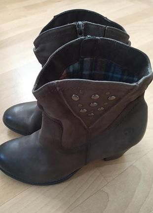 Шикарні ботильйони/ напівчоботи/ на байку ,,tamaris,,42,німеччина