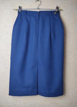 Синяя классическая юбка юбка миди с шлицей и складками5 фото