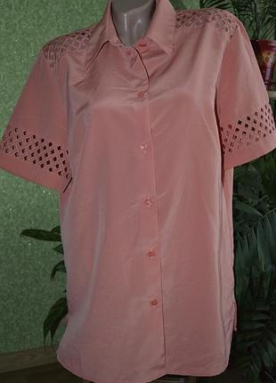 Нежно абрикосовая блуза на пуговичках