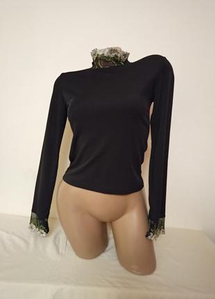 Изысканный чёрный топ с длинными рукавами с вышивкой