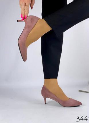 Жіночі туфлі на зручному каблуку .3 фото