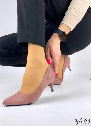 Жіночі туфлі на зручному каблуку .8 фото