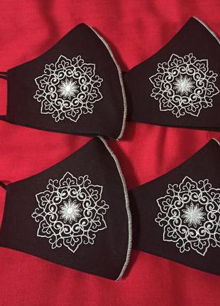 Маска з вишивкою