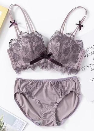 Жіночий комплект білизни з зав'язками спереду з пушап
