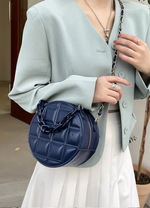Жіноча кругла невелика жіноча стильна приваблива сумка сумочка жетский клатч на ремінці8 фото