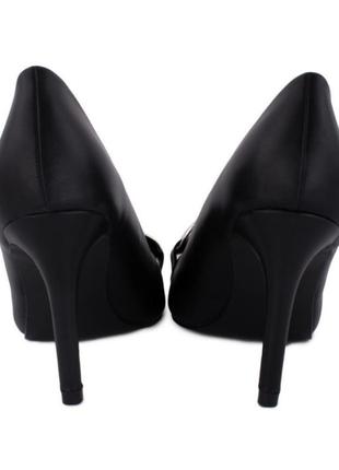 Стильні чорні класичні туфлі на шпильці класичні з гострим носком ланцюгом ланцюжком модні4 фото