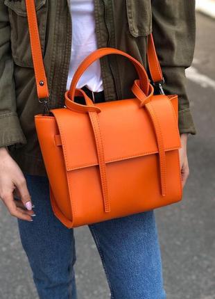 Стильная сумка оранжевого цвета