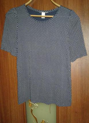 Приємна футболка