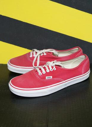 Класичні червоні кеди